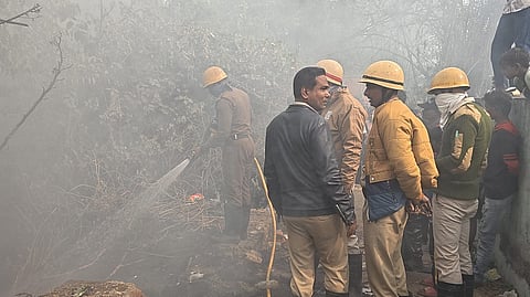 जमीन के नीचे से आग निकलने से मचा हड़कंप