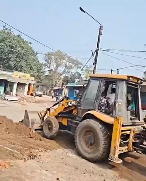 एपीएएस कार्य में बाधा डालने का आरोप