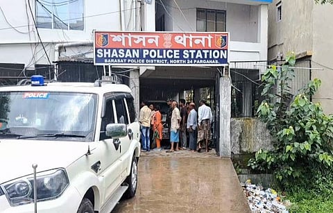 A huge commotion erupted at the police station following the suspect's arrest, leading to a police baton charge.