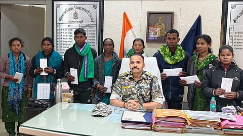 छत्तीसगढ़ः 47 लाख के इनामी 9 नक्सलियों का सरेंडर