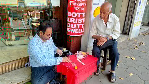Bengal's gold craftsmanship is in crisis, with soaring prices directly impacting 10 lakh artisans!