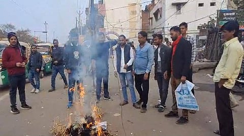 युवा कांग्रेस के कार्यकर्ताओं का विरोध-प्रदर्शन