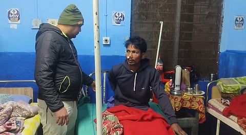 अस्पताल में इलाजरत ग्रामीण