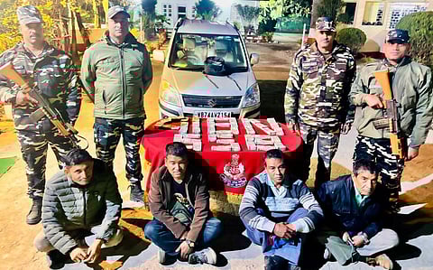 22.50 लाख रुपये ज़ब्त, 4 हिरासत में लिए गए