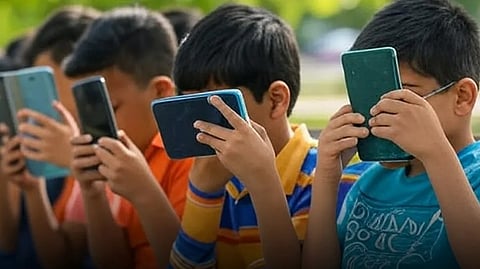 भारत में भी बच्चों के सोशल मीडिया के इस्तेमाल पर लगेगी रोक, यहां से मिला संकेत