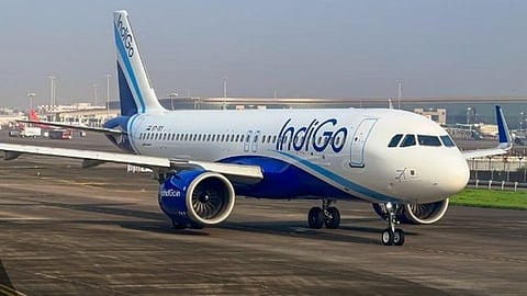 विदेश से दिल्ली आ रहे विमान को बम की धमकी