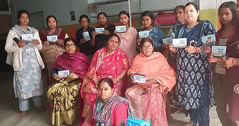 घर-घर जाकर महिलाओं से की गई बात