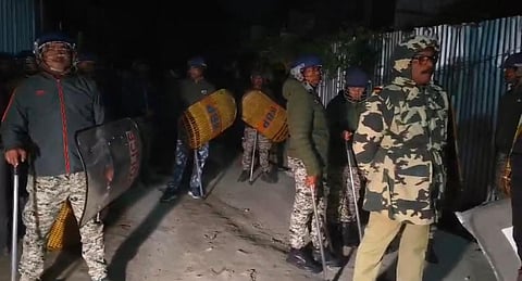 इलाके में पुलिस की तैनाती

