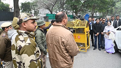 दिल्ली पुलिस से बहस, ममता बनर्जी ने क्यों कहा- दिल्ली एक जमींदारी की तरह हो गई है