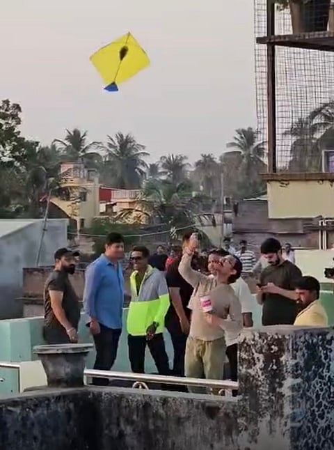 जानिये अभिनेता अमीर खान ने किसकी छत पर उड़ाई पतंग  