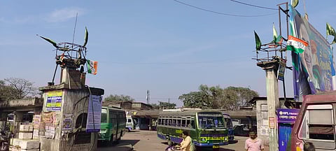 उपेक्षा के कारण बदहाल हो गया है बर्नपुर बस स्टैंड