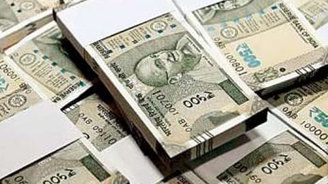 डॉलर के मुकाबले रुपया का मूल्य बढ़ा