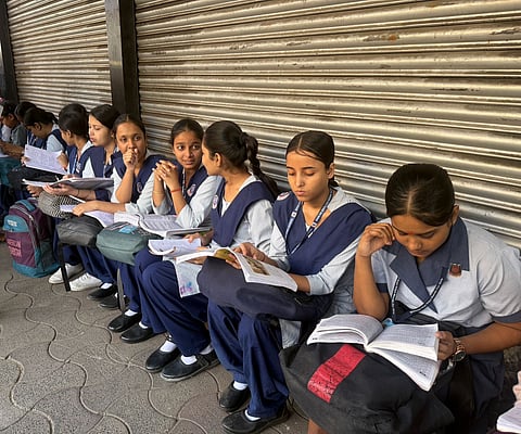 माध्यमिक परीक्षा 2026: पहले दिन छात्रों में उत्साह के साथ हल्की घबराहट