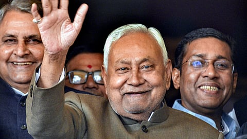 CM नीतीश कुमार व अन्य