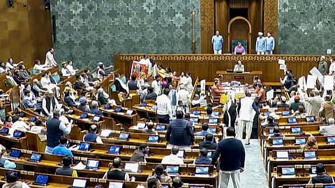 हंगामे की भेंट चढ़ी लोकसभा की बैठक, प्रधानमंत्री भी नहीं बोल पाए