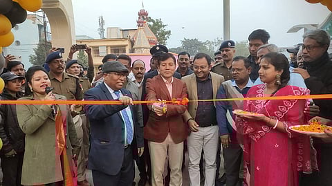 उद्घाटन समारोह में उपस्थित गणमान्य लोग
