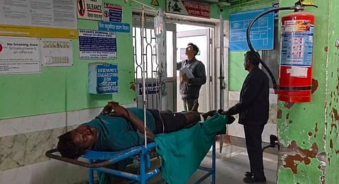 अस्पताल में इलाजरत व्यक्ति