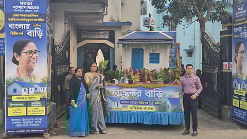 डिस्ट्रिक्ट काउंसिल में बांग्लार बाड़ी की झांकी का उद्घाटन