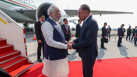 भारतीय समुदाय के कार्यक्रम में PM मोदी और मलेशिया के PM का जबरदस्त स्वागत