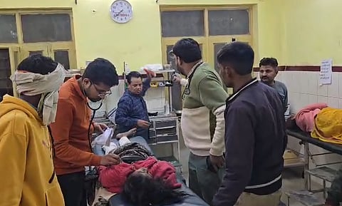 रायबरेलीः तेज रफ्तार कार ने गंगा एक्सप्रेसवे पर आठ लोगों को टक्कर मारी, चार की मौत