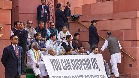 लोकसभा में विपक्ष का हंगामा जारी, नहीं चला प्रश्नकाल