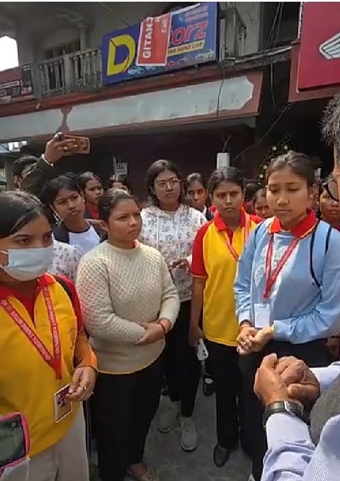 मालबाजार में उत्तेजित हुआ माहौल

