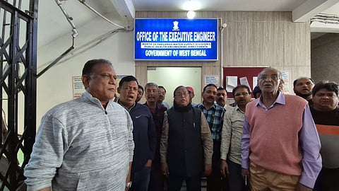 Protest in Barrackpore demanding pending payments: Jal Jeevan Mission contractors surround PHE office