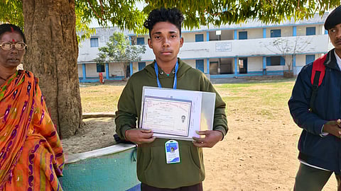 पिता की मौत के बाद परीक्षा देने पहुंचा परीक्षार्थी 