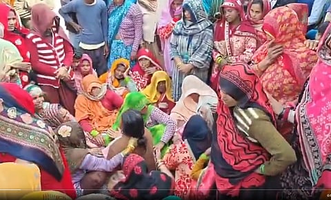 मथुरा में एक ही परिवार के पांच लोग घर में मिले मृत, पुलिस को मिला सुसाइड नोट 