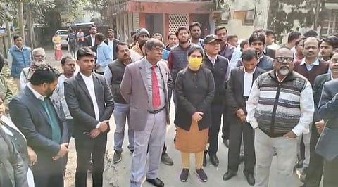 न्यायाधीश नीलांजन डे व अन्य
