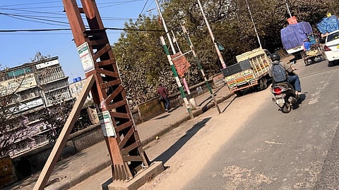 इसी जगह पर लगा था बोर्ड 