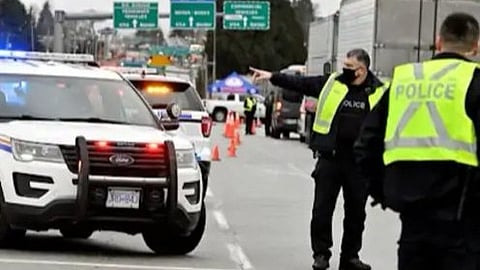 घटनास्थल पर तैनात पुलिस।