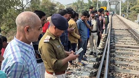 मौके पर जीआरपी और पुलिस की मौजूदगी