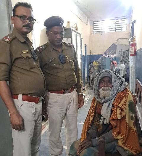 A happy reunion in Bangaon on World Radio Day; Ham Radio becomes a 'saviour' for the elderly separated from their loved ones.