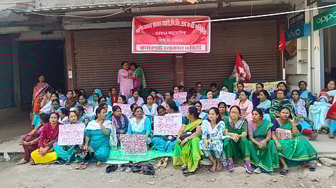 विरोध में शामिल महिलाएं