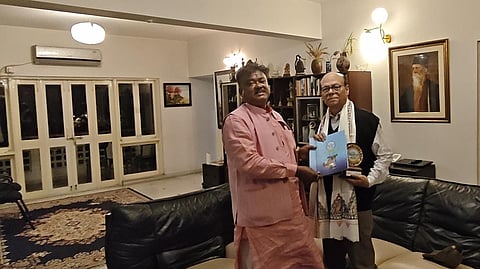 कृषि मंत्री बेचाराम मन्ना ने डॉ. स्वपन दत्ता को सौंपी उन्नयनेर पंचाली