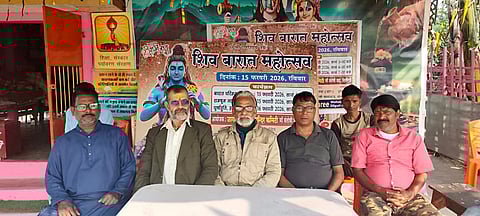 जानकारी देते शिव बारात महोत्सव के आयोजक

