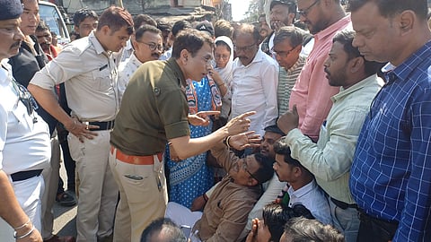 शहर को जाम मुक्त करने को लेकर कांग्रेस ने किया प्रदर्शन