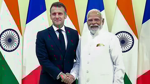 मैक्रों-मोदी गले मिले, और दिल भी मिले