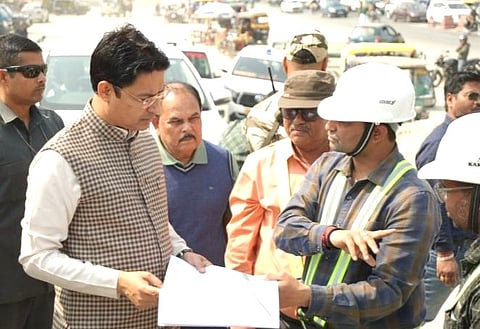 सांसद ने लिया रेल ओवर ब्रिज निर्माण कार्य का जायजा