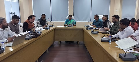 जनजाति समुदाय के सामाजिक एवं आर्थिक विकास को लेकर बैठक