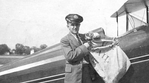 अपने विमान के साथ हेनरी पेक्वेट ( फाइल फोटो )