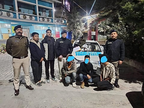 पुलिस की गिरफ्त में आरोपी

