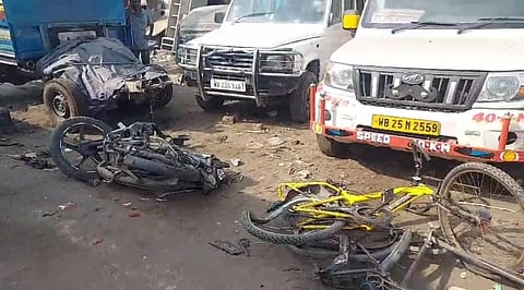 Horrific road accident in Panihati: Race between two buses claims lives, four seriously injured