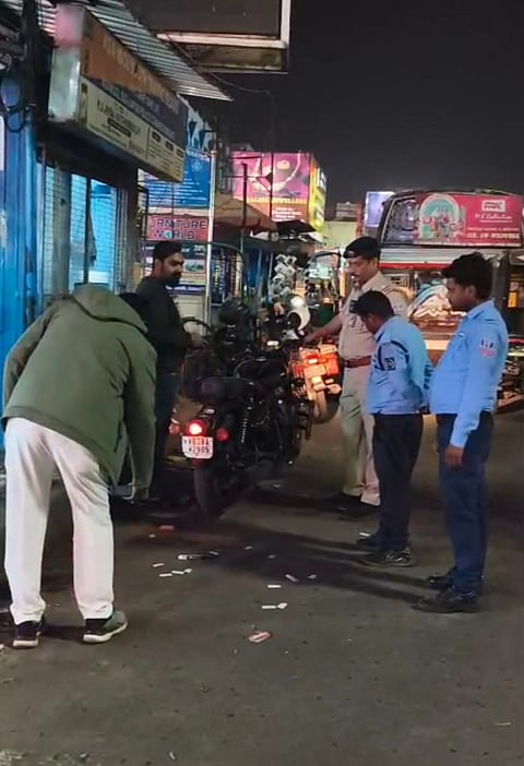 झारखंड नंबर वाले ऑटो पर पुलिस ने की कार्रवाई