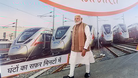 PM नरेन्द्र मोदी ने मेरठ में शताब्दी नगर नमो भारत स्टेशन पर मेरठ मेट्रो और नमो भारत ट्रेन को हरी झंडी दिखाई