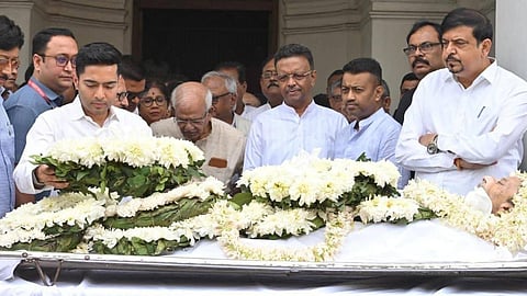 विधानसभा में मुकुल राय को श्रद्धांजलि दी गयी। 