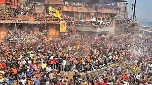 वाराणसी के मणिकर्णिका घाट पर मसाने की होली का दृश्य ( फाइल फोटो )