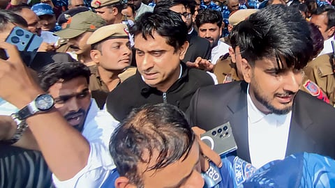 पटियाला कोर्ट में पेशी के लिए ले जाए जाते  उदय भानु चिब।