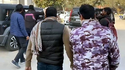 युवा कांग्रेस के सदस्यों के साथ दिल्ली पुलिस।